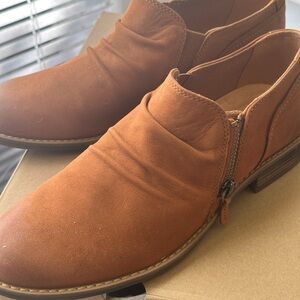 NEW Clark’s Camzin Pace Bootie